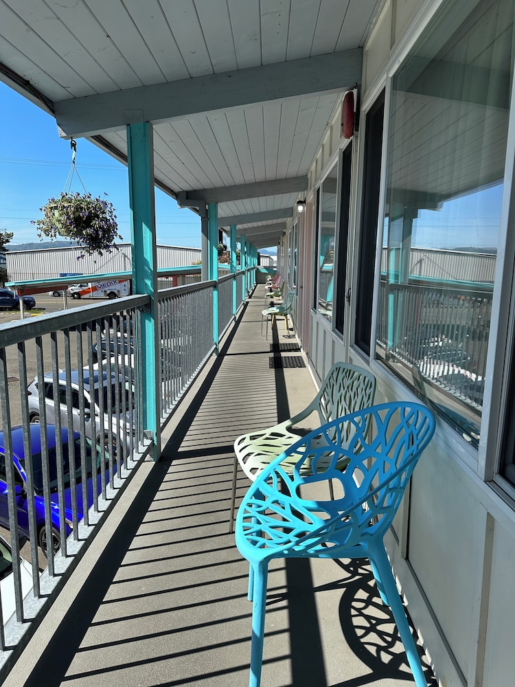 Atomic Motel - photo 40
