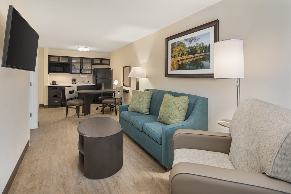 Candlewood Suites Charlotte Arrowood by IHG - photo 14