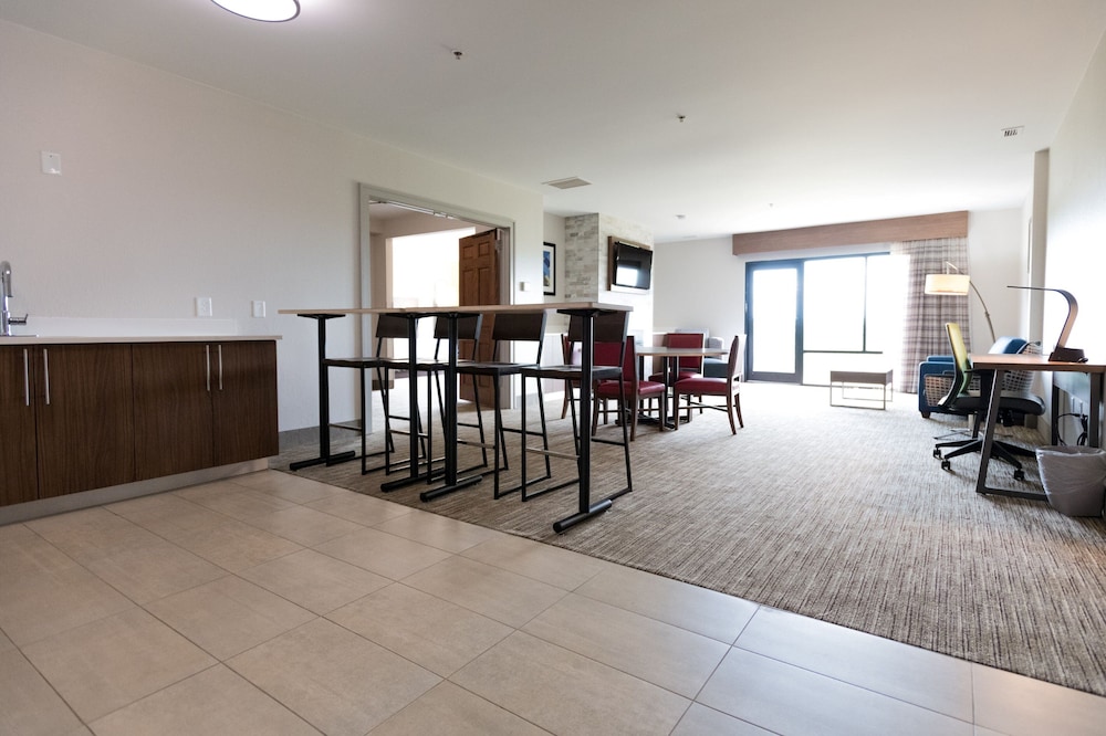Holiday Inn Express Suites Lexington NwVineyard - photo 22