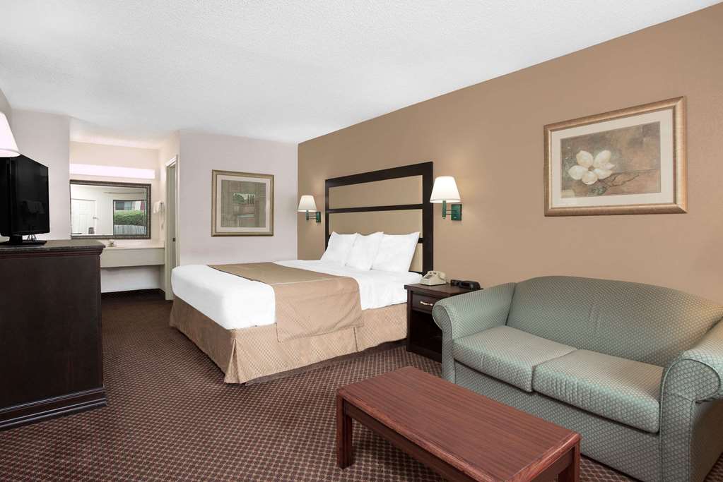 Days Inn by Wyndham Macon I 475 - photo 16