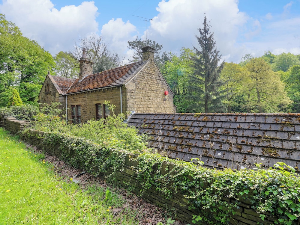 Highwood Lodge — 4-Star Luxury Hotel in Huddersfield, United Kingdom
