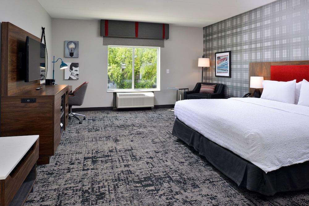 Hampton Inn & Suites Greensboro Downtown - photo 12