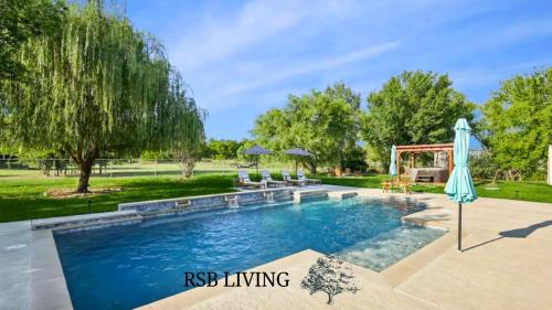 The Perfect Holiday Getaway 5BR 4BA with Pool and Hot Tub — 4-Star Luxury Hotel in Ponder, United States