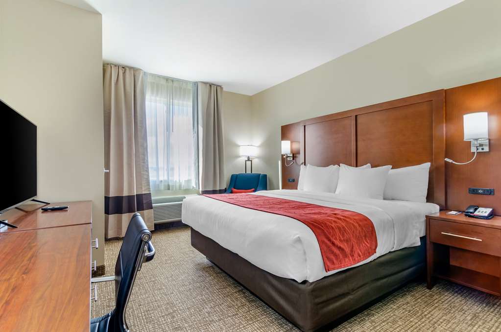 Comfort Inn & Suites Salina North - photo 10