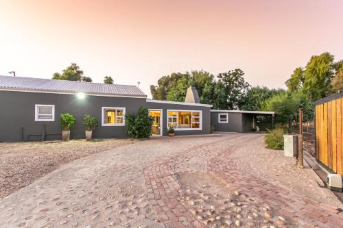 Welgeluk Cottage — 4-Star Luxury Hotel in Oudtshoorn, South Africa