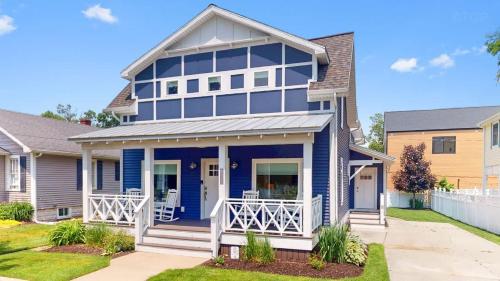 Superior Location Steps to South Beach in South Haven, United States