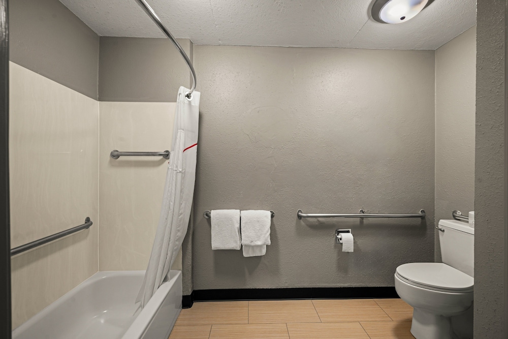 Red Roof Inn Detroit Royal Oak Madison Heights - photo 23