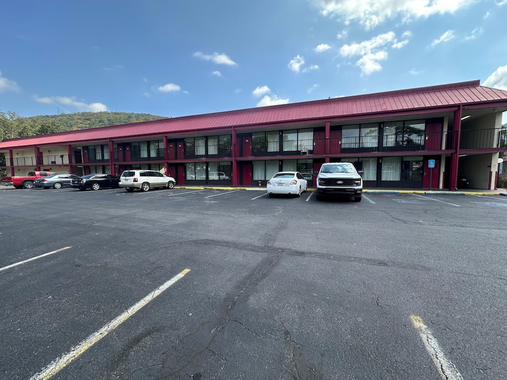 Hotel Red Rose By Townhouse Covington I 64 — Covington