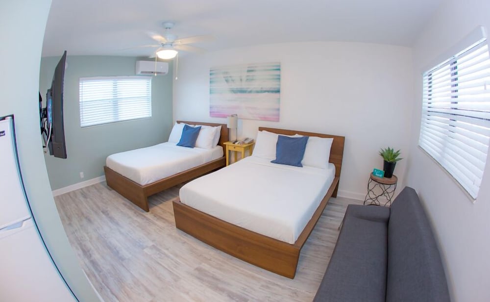 St Pete Beach Suites - photo 63