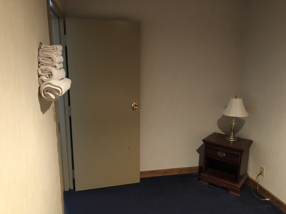 Denison Inn & Suites - photo 19