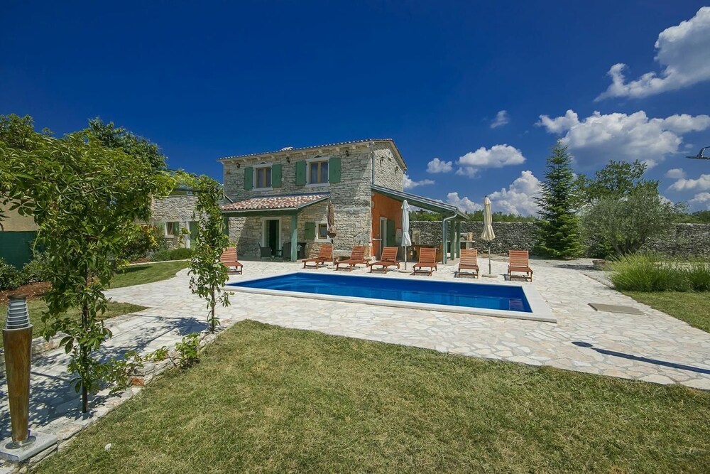 Villa Ambrogino — 4-Star Luxury Hotel in Tinjan, Croatia