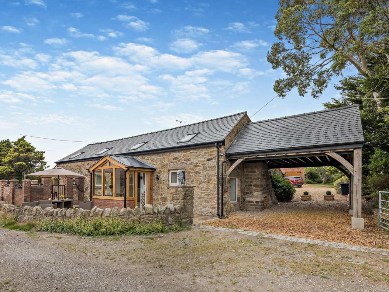 4 Bed in Mold 92663 - carbon neutral hotel in Treuddyn