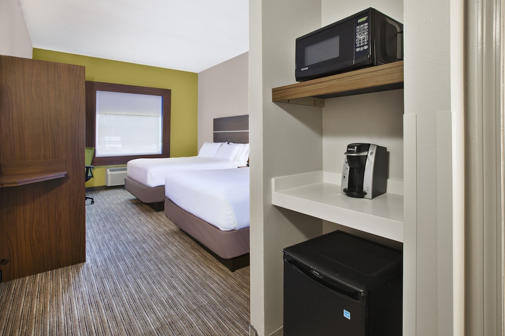 Holiday Inn Express & Suites Manchester by IHG - photo 21