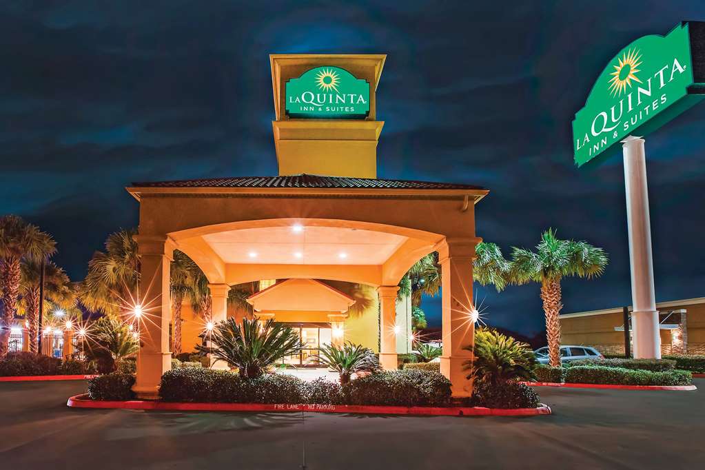 La Quinta Inn & Suites by Wyndham Beaumont West - photo 3