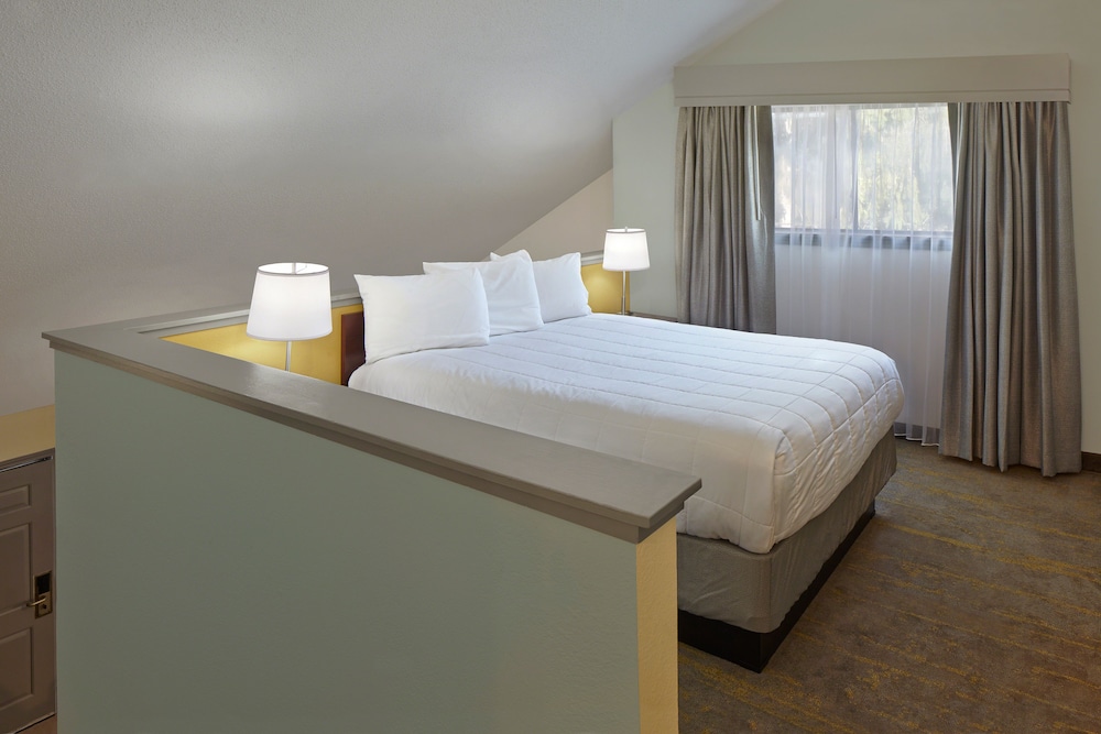New Haven Village Suites - photo 11