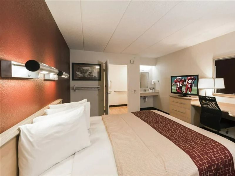 Red Roof Inn Detroit Metro Airport West - photo 5