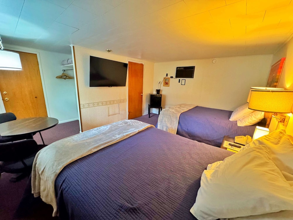 Beachcomber of Mackinaw - photo 39