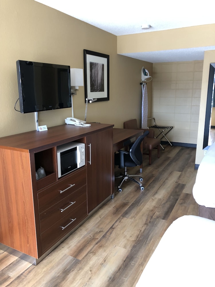 Knight's Inn Motel - photo 23