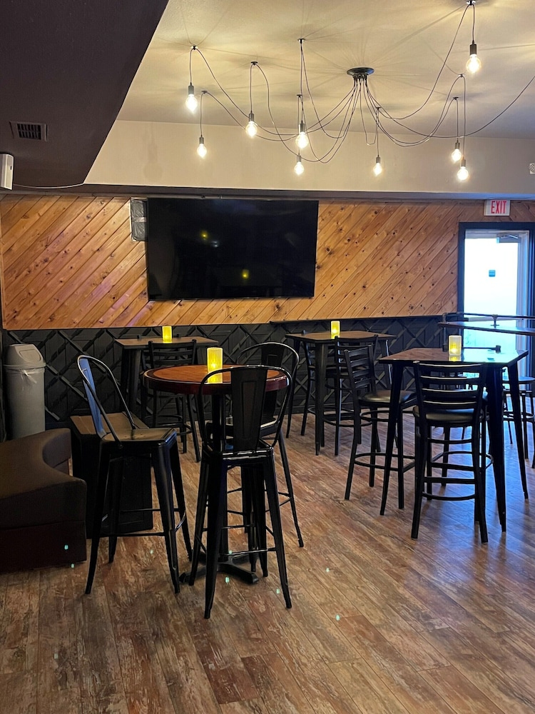 Brush inn and Suites - photo 20