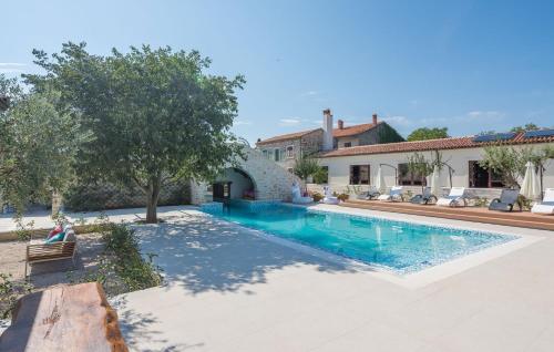 Villa LV near Novigrad for 8 people spa & children playground only 1 5 km from beach — 4-Star Luxury Hotel in Brtonigla, Croatia