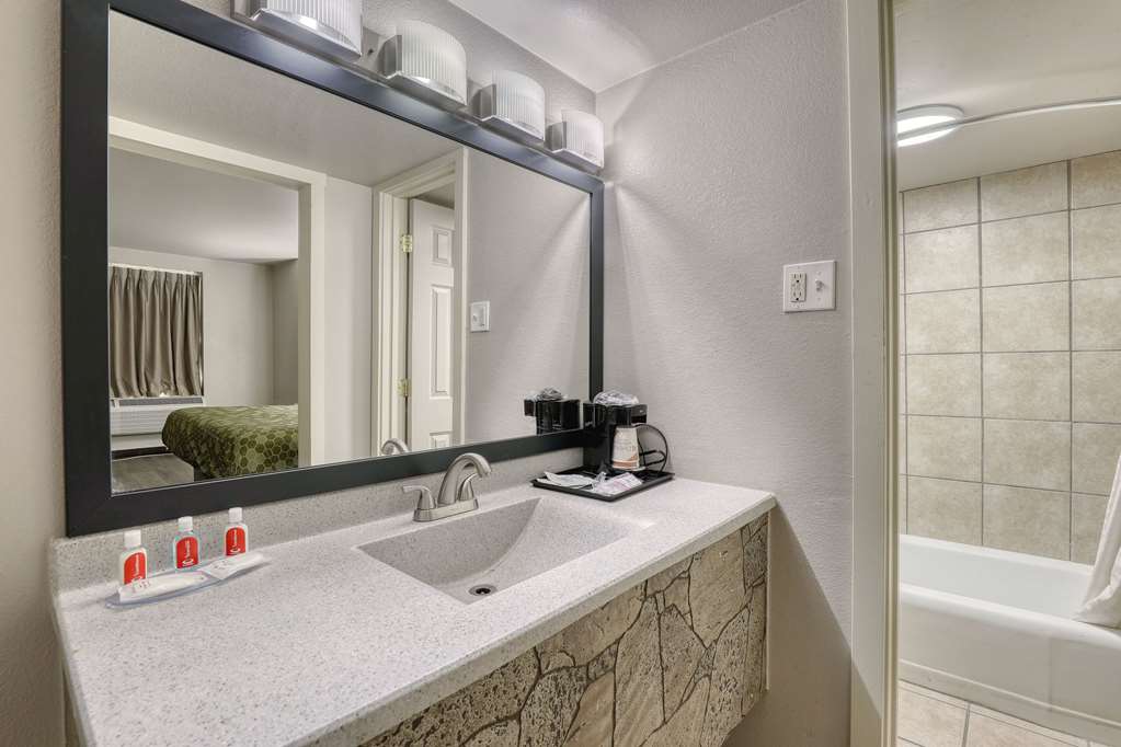 Econo Lodge Neenah - photo 25