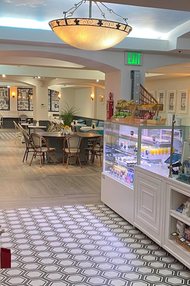 Hollywood Hotel - photo 28