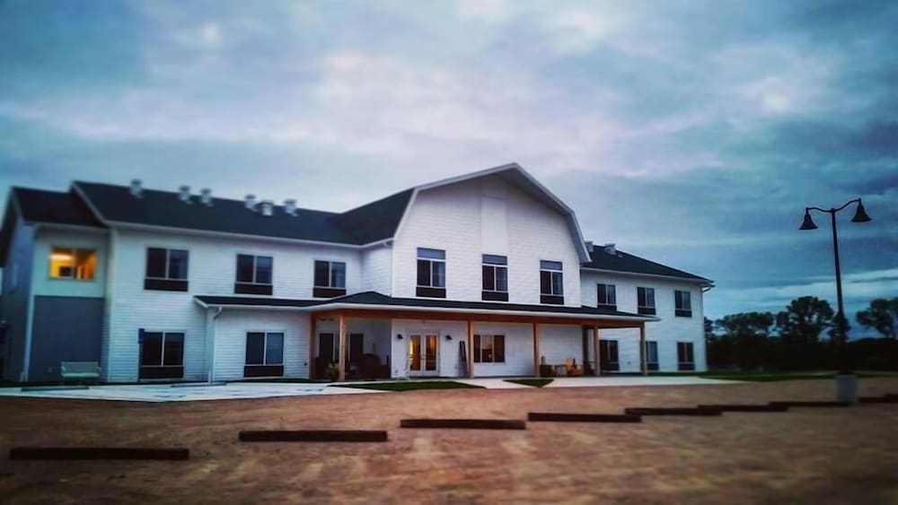 Lakes Inn at Dunvilla - photo 35