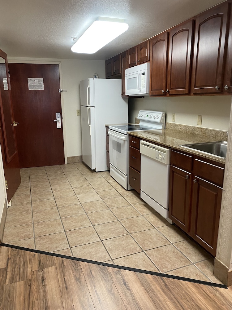 Best Western Plus Atlantic City West Extended Stay & Suites - photo 8