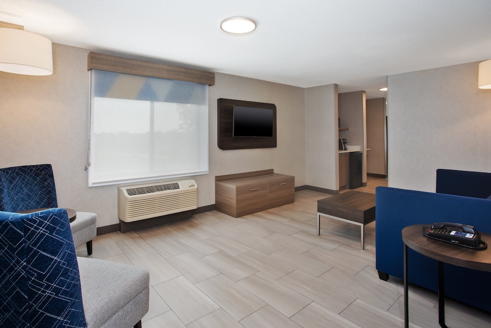 Holiday Inn Express Hotel & Suites Belleville by IHG - photo 10