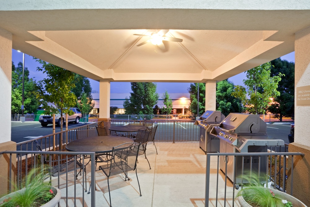 Candlewood Suites Portland Airport by IHG - photo 59