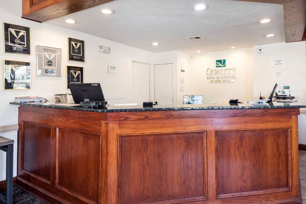 Quality Inn and Suites Garden of the Gods - photo 3