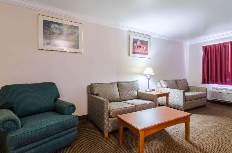 Quality Inn & Suites Salina West - photo 32