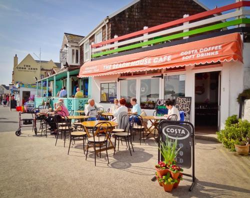 Westwood Guest House — 4-Star Luxury Hotel in Lyme Regis, United Kingdom