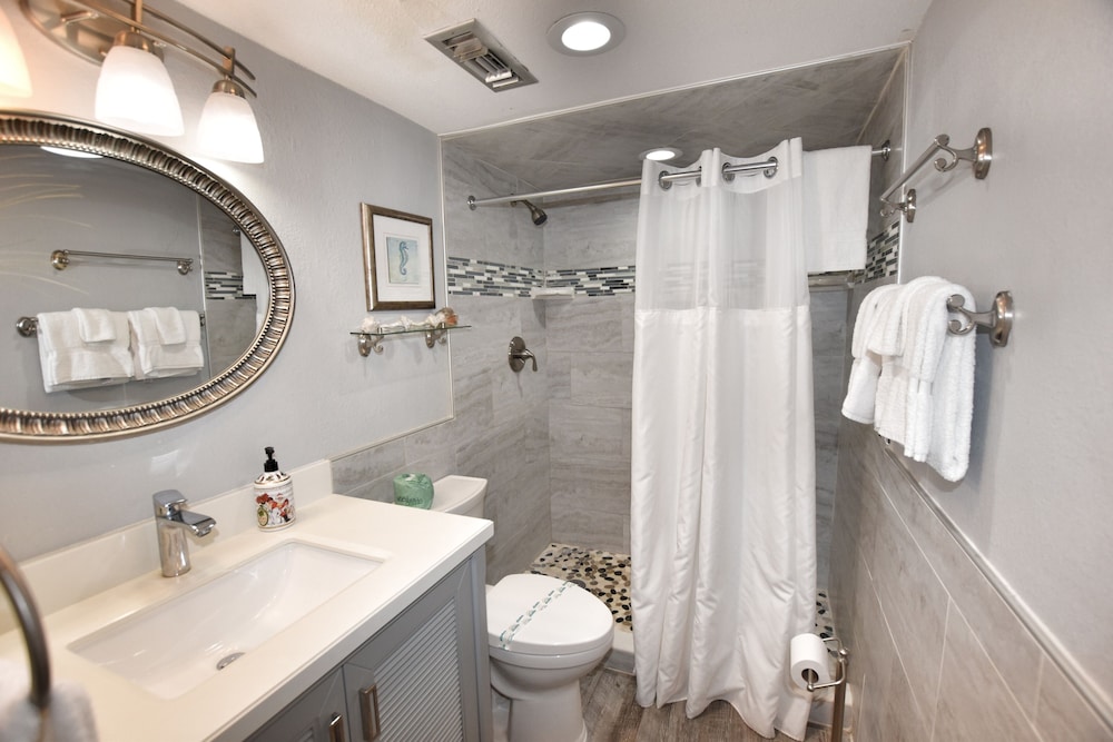 0309 Waters Edge Resort 1 Bedroom Condo by RedAwning - photo 18