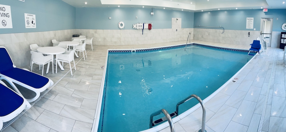 Holiday Inn Express & Suites Muskegon Grand Haven an IHG Hotel - photo 27