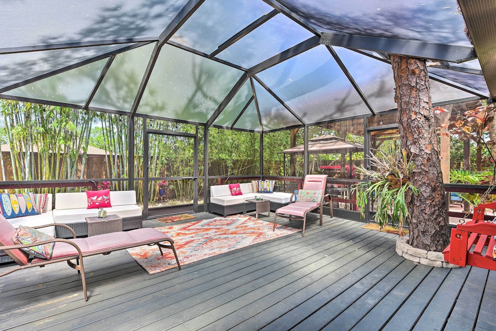 Oasis w 2 Stand alone Casitas & Outdoor Bath in Sarasota, United States