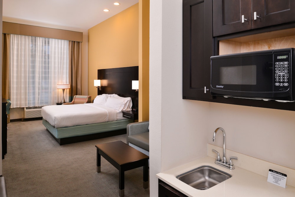 Holiday Inn Express & Suites Austin South by IHG - photo 21