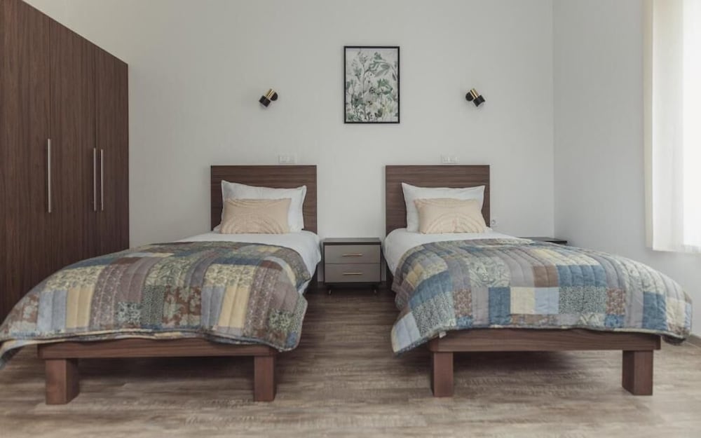 Hiša na Ravnah in Brezice, Slovenia