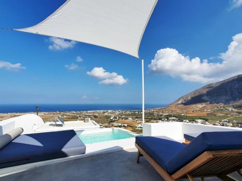Sun Spell Villa with Sea View Private Plunge Pool — 4-Star Luxury Hotel in Fira, Greece