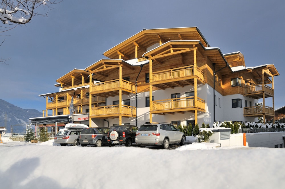 AvenidA Style Appartements by Alpin Rentals incl Summercard — 4-Star Luxury Hotel in Kaprun, Austria