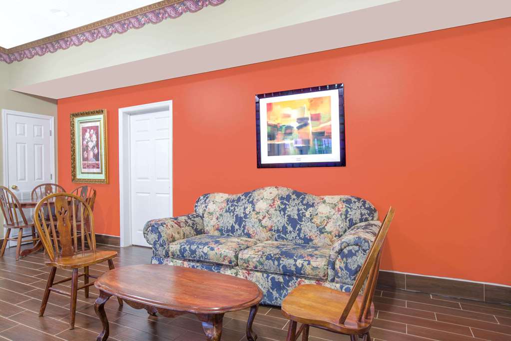 Super 8 by Wyndham Talladega AL - photo 4