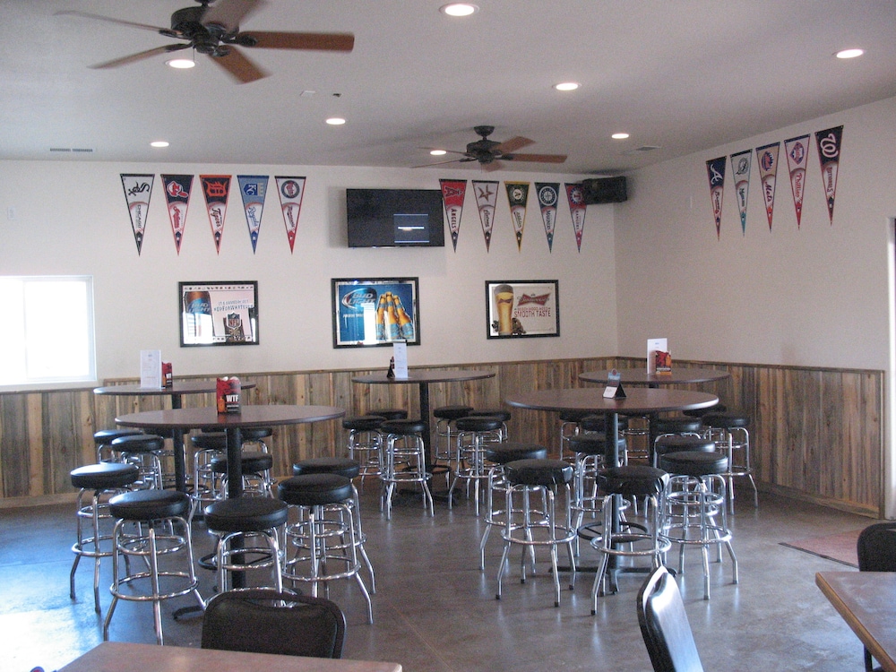 Iron Horse Inn - photo 7