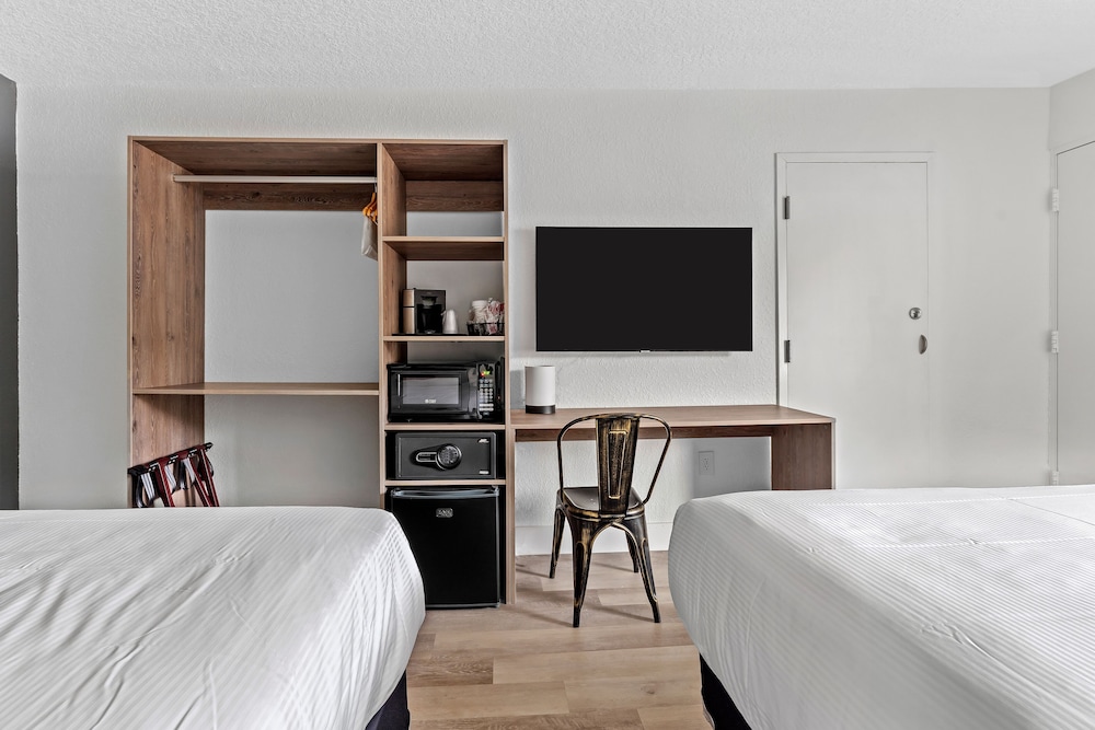 Baymont by Wyndham Jacksonville Airport - photo 5