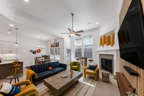 Luxury Oasis Glam Decor Putting Green Arcade Fun & EV Station in Lewisville, United States