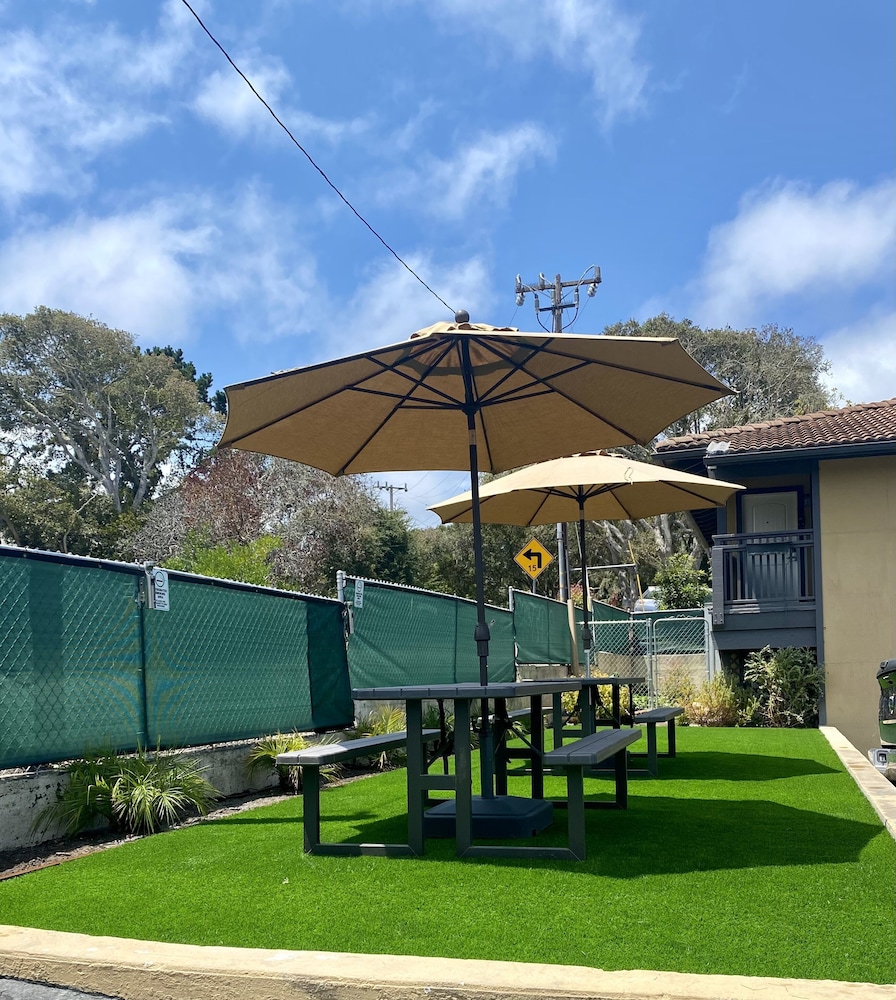 Aura Inn Monterey - photo 81