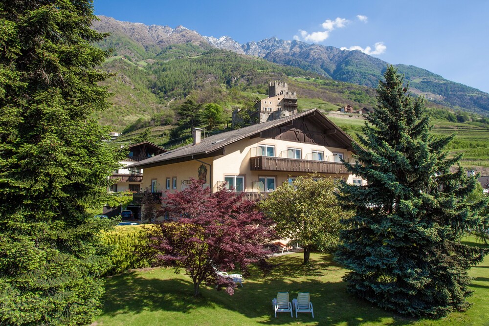Hotel Weingarten - carbon neutral hotel in Naturno