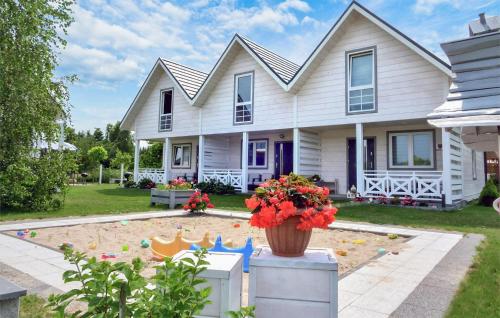 2 Bedroom Beautiful Home In Kolczewo — 4-Star Luxury Hotel in Dziwnow, Poland