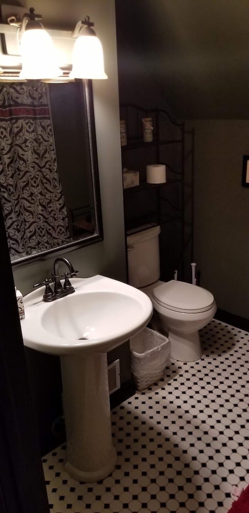 Historic Victorian Inn - photo 47