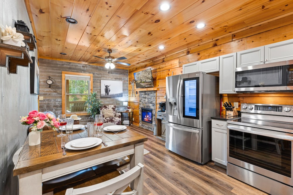 Rustic Mountain Retreat by Ghosal Luxury Lodging - photo 18