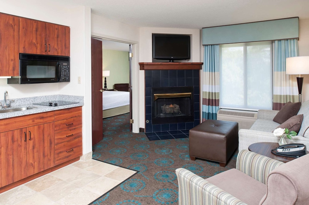 Hampton Inn and Suites Kokomo - photo 16